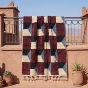 Handwoven natural wool rug, size 200/300 cm.