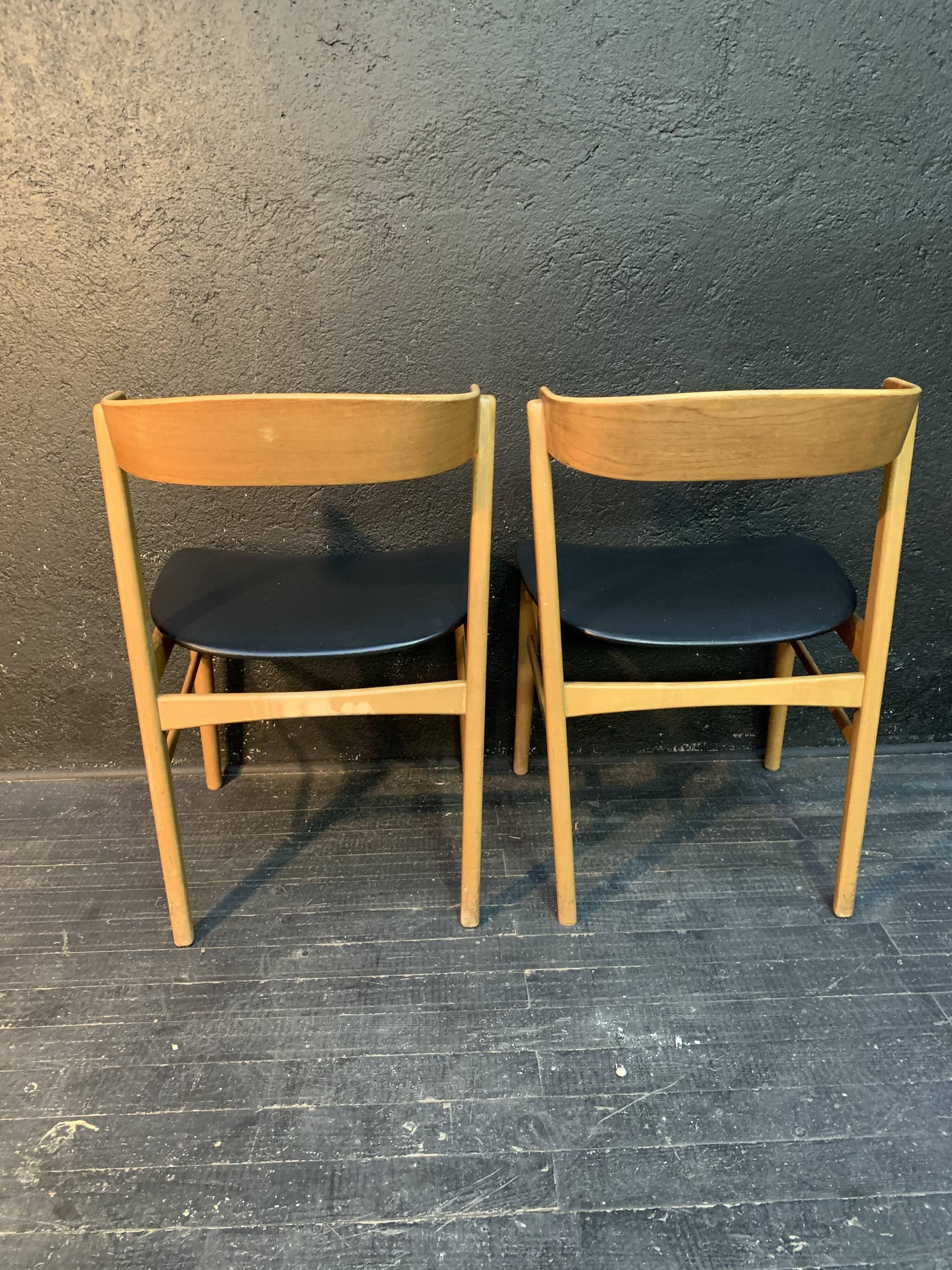 Suite de 4 chaises scandinaves 1960