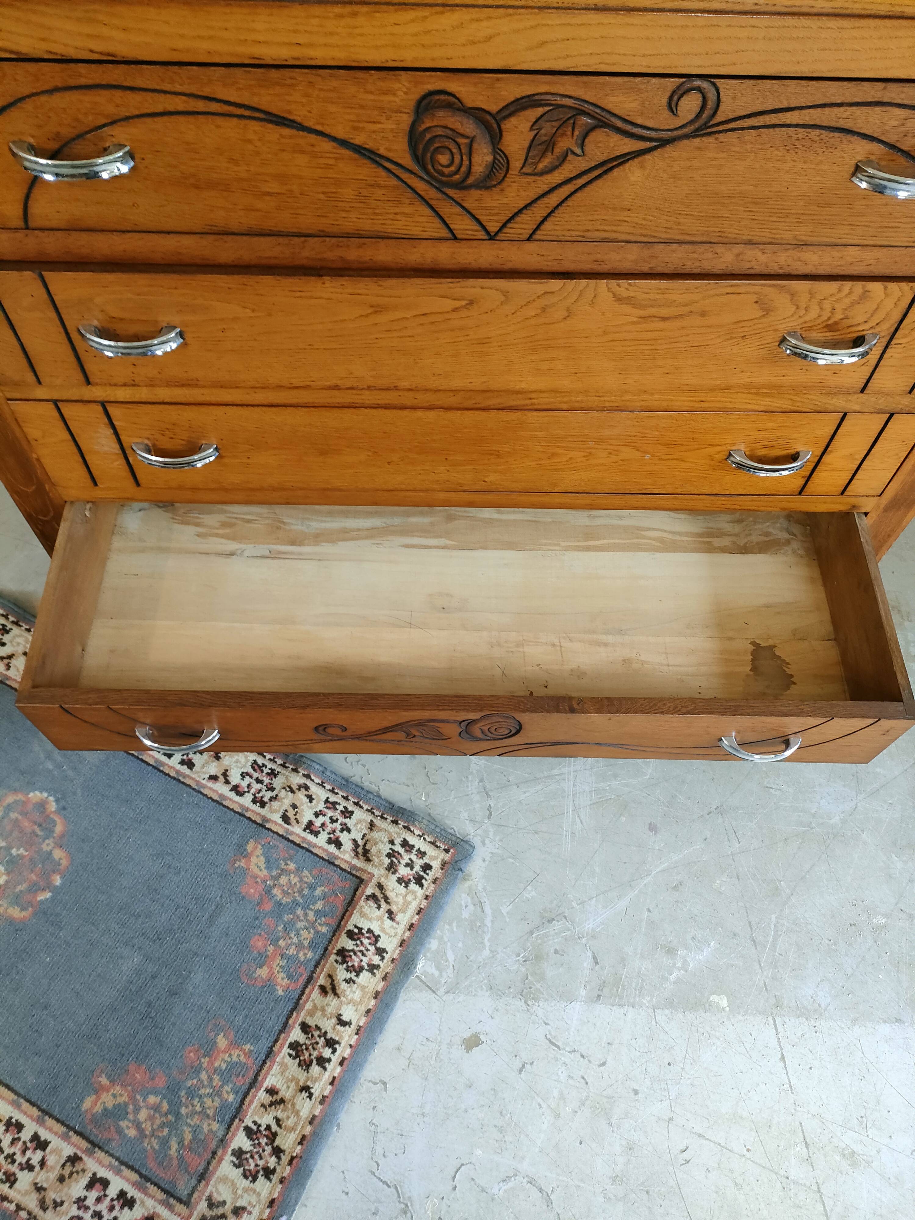 Art deco chest of drawers