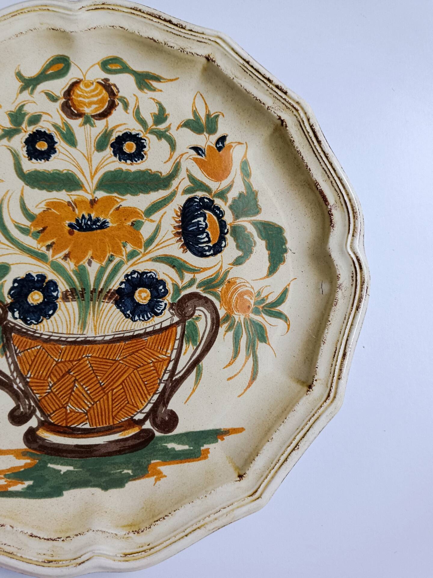 Decorative plate signed Clerissy Salins