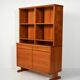 Libreria scandinava con sideboard e mensole a vista, anni 40/50