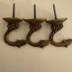 Description : Lot de 3 crochets muraux décoratifs en laiton au style a