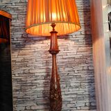 Grande lampe en bois florale sculpté 1960