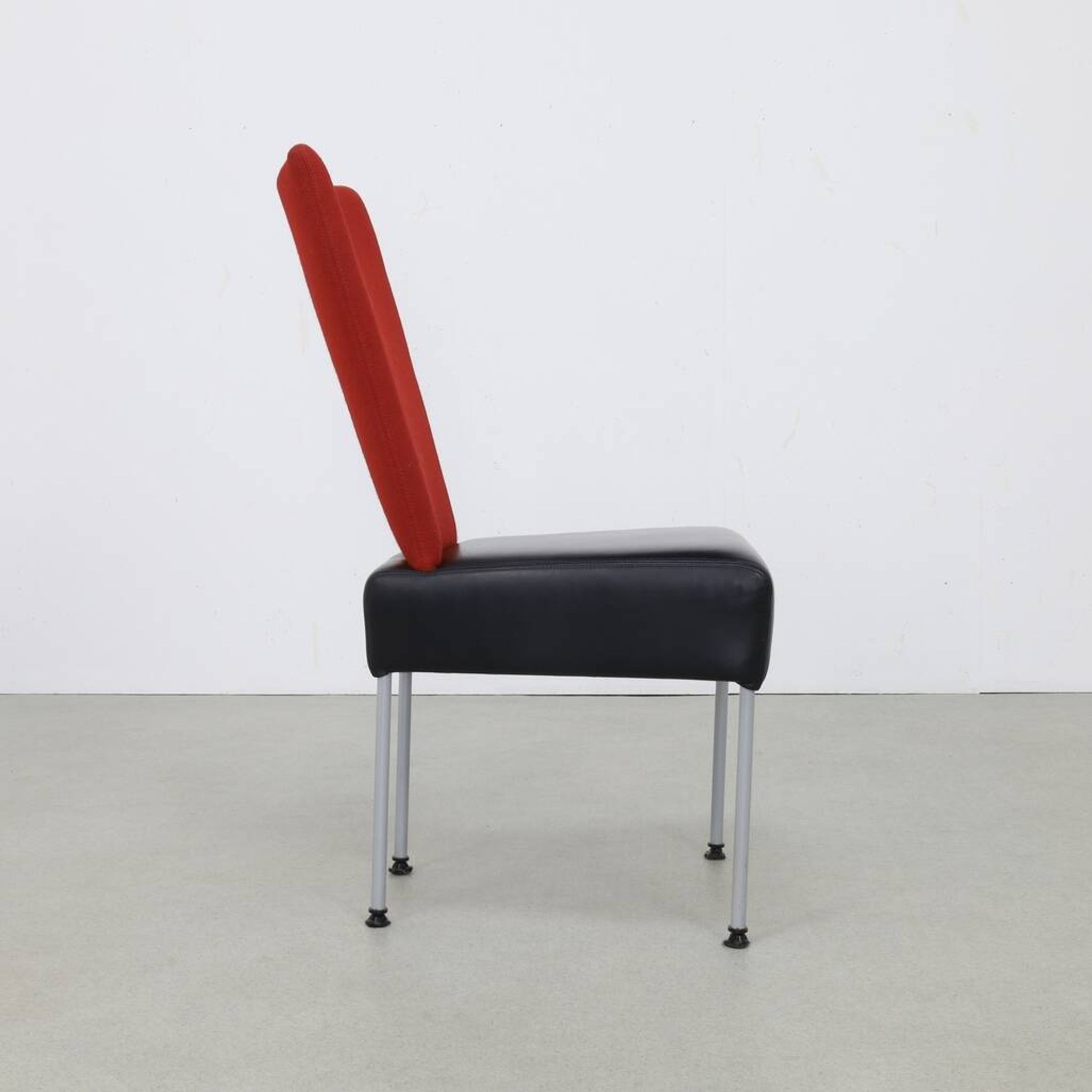 Ensemble de 4 chaises de salle à manger postmodernes bicolores, années 1980