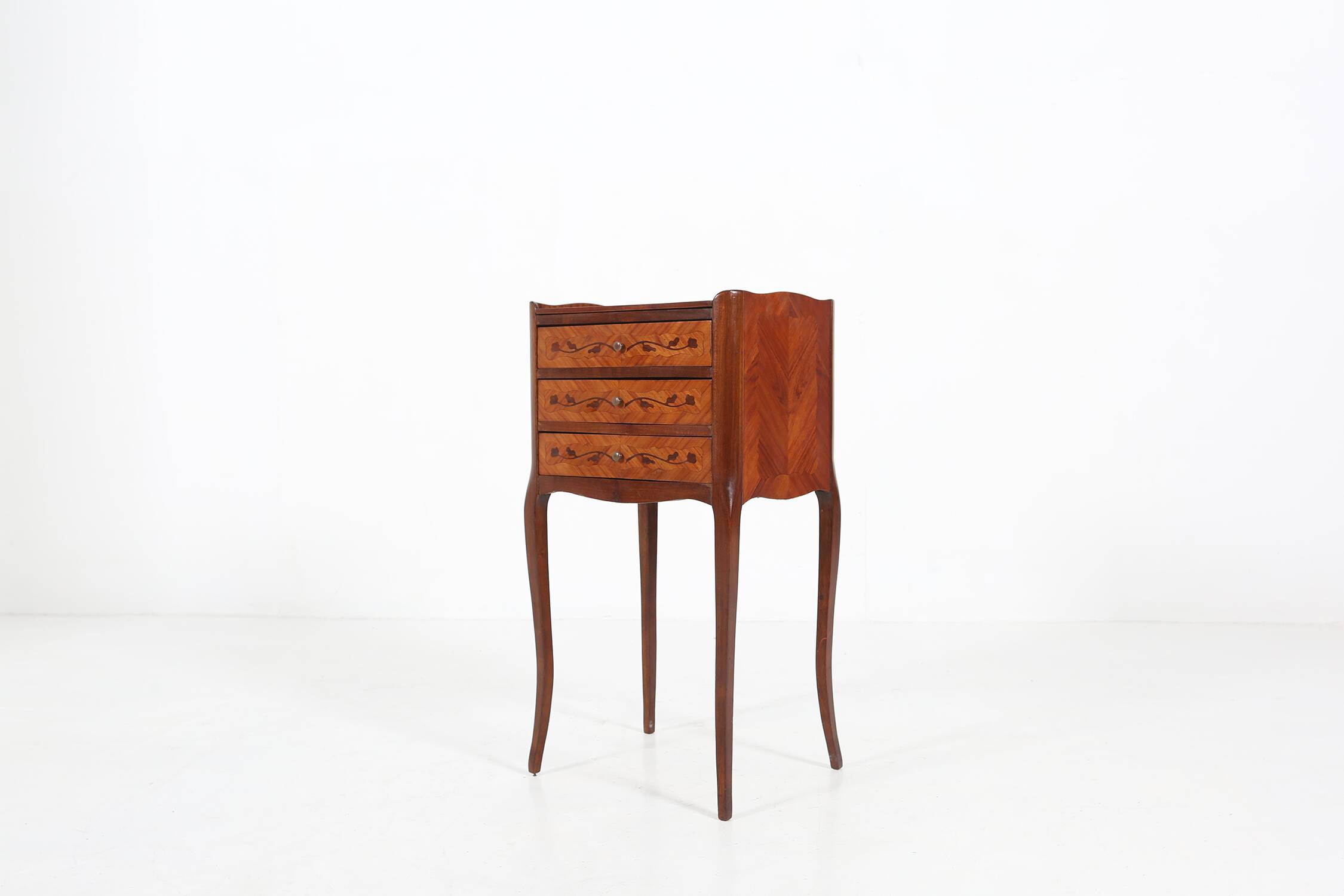 Table de chevet ou petite armoire de style Napoléon III, France, XXe siècle