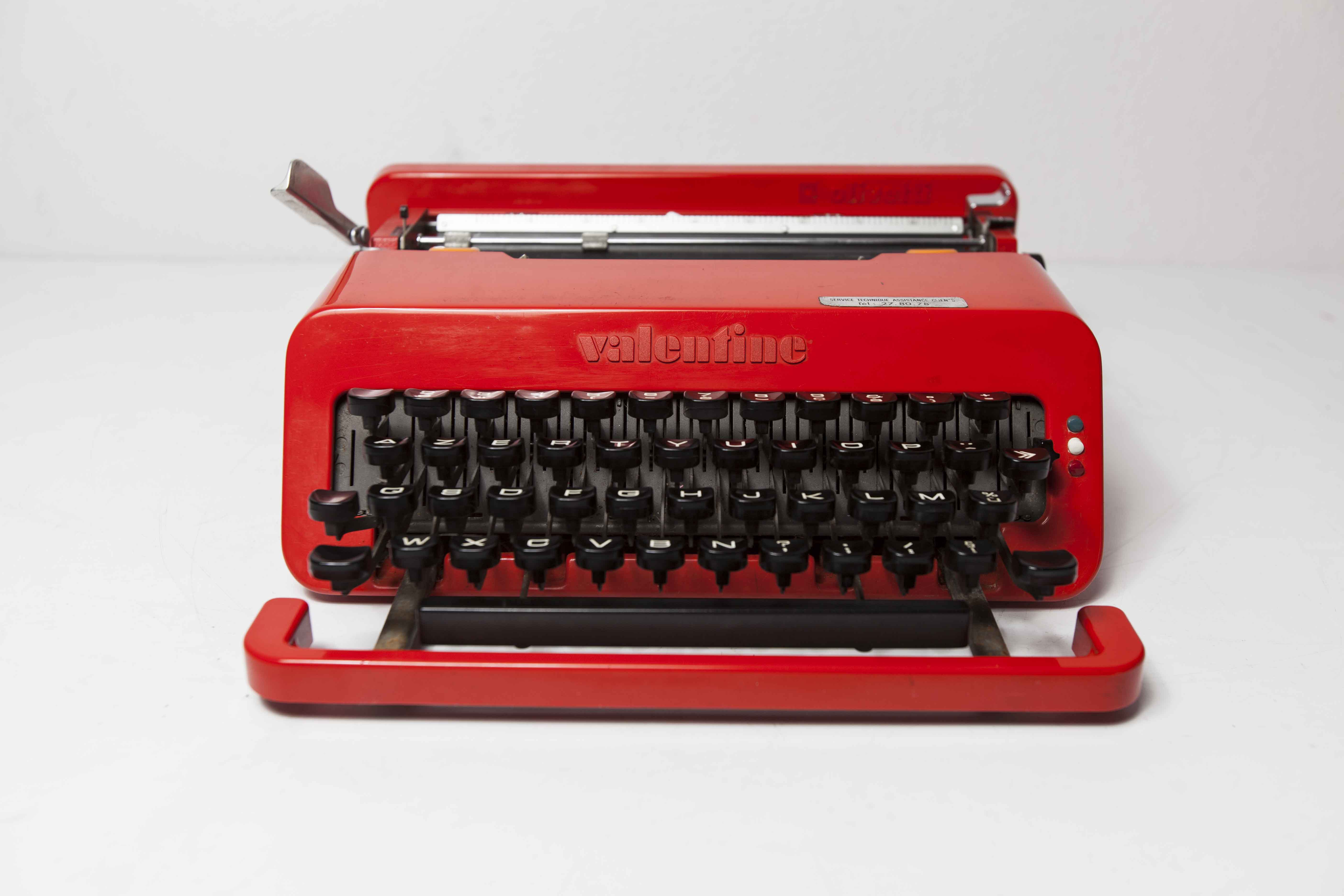 Typewriter Olivetti Valentine 1970