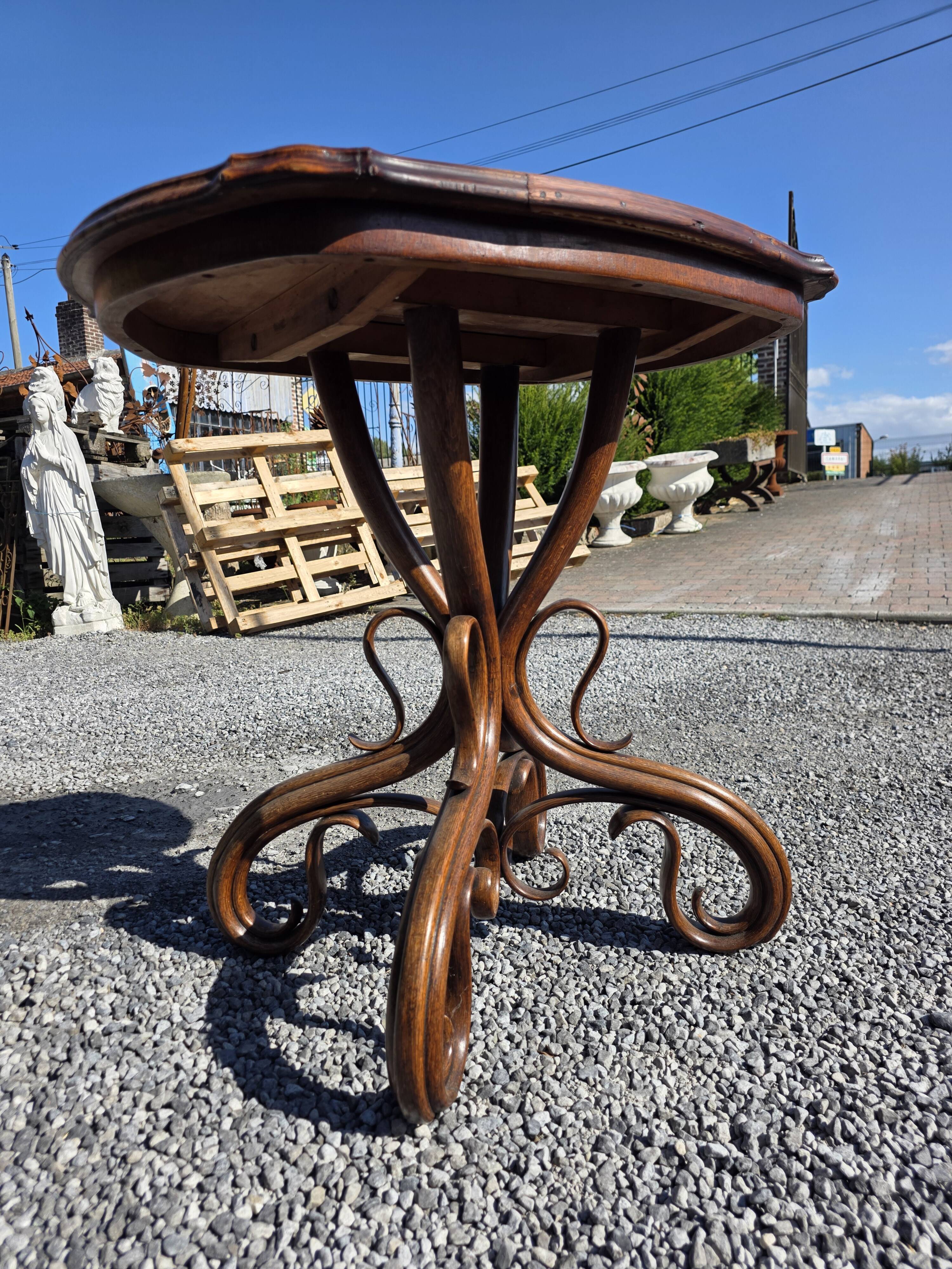 Thonet No. 1 curved wooden side table from the 19th century.