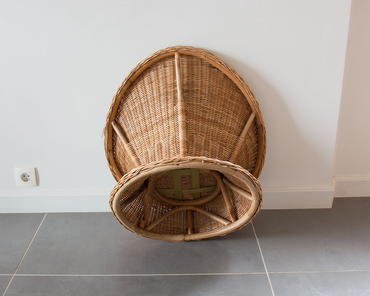 Armchair tulip child