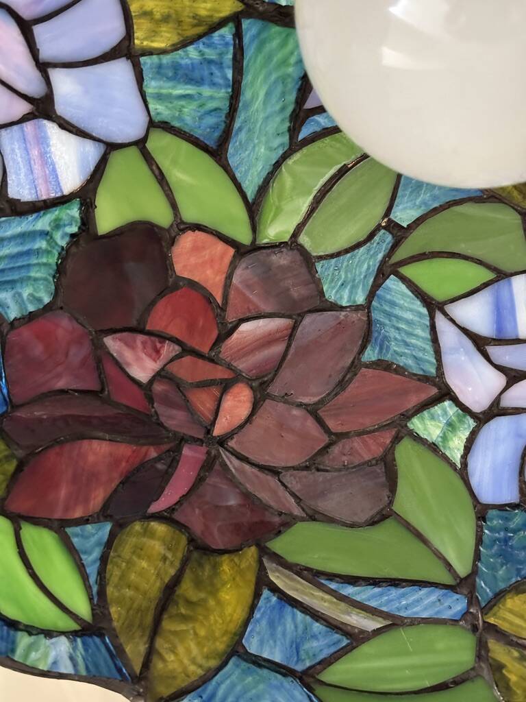 Tiffany-style floral stained glass pendant light in brass D40cm