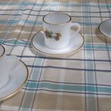 Service à café vintage en opaline avec véhicules anciens