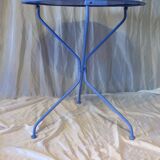 round outdoor table in ultramarine metal