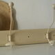 Porte manteau murale vintage bois et métal beige