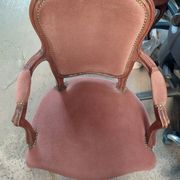 Paire de fauteuils avec ses reposes pieds style Louis Philippe en noyer