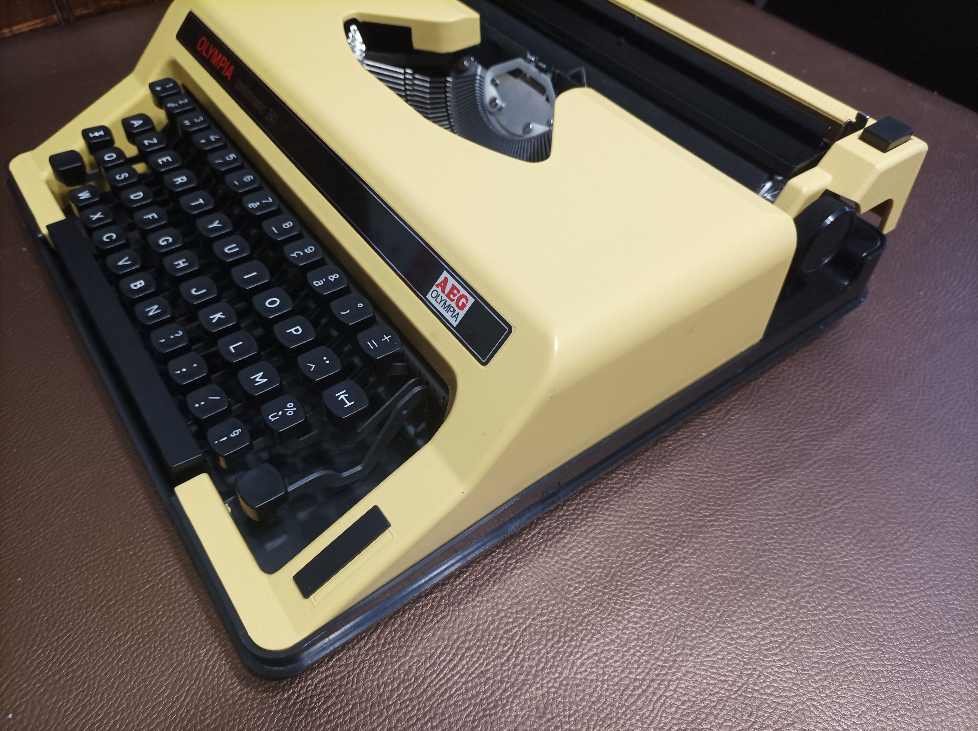 Olympia Conformatic 241 colour yellow