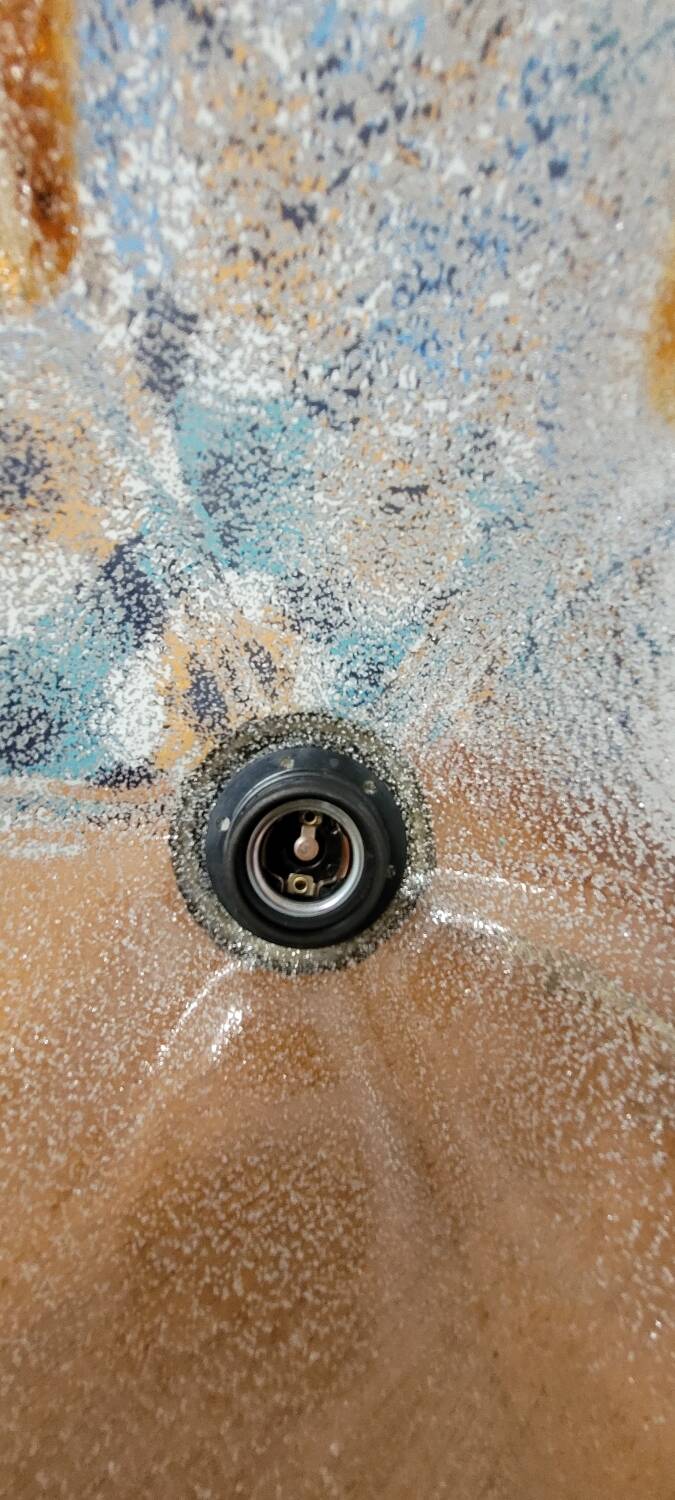 Suspension tulip glass with a textured finish