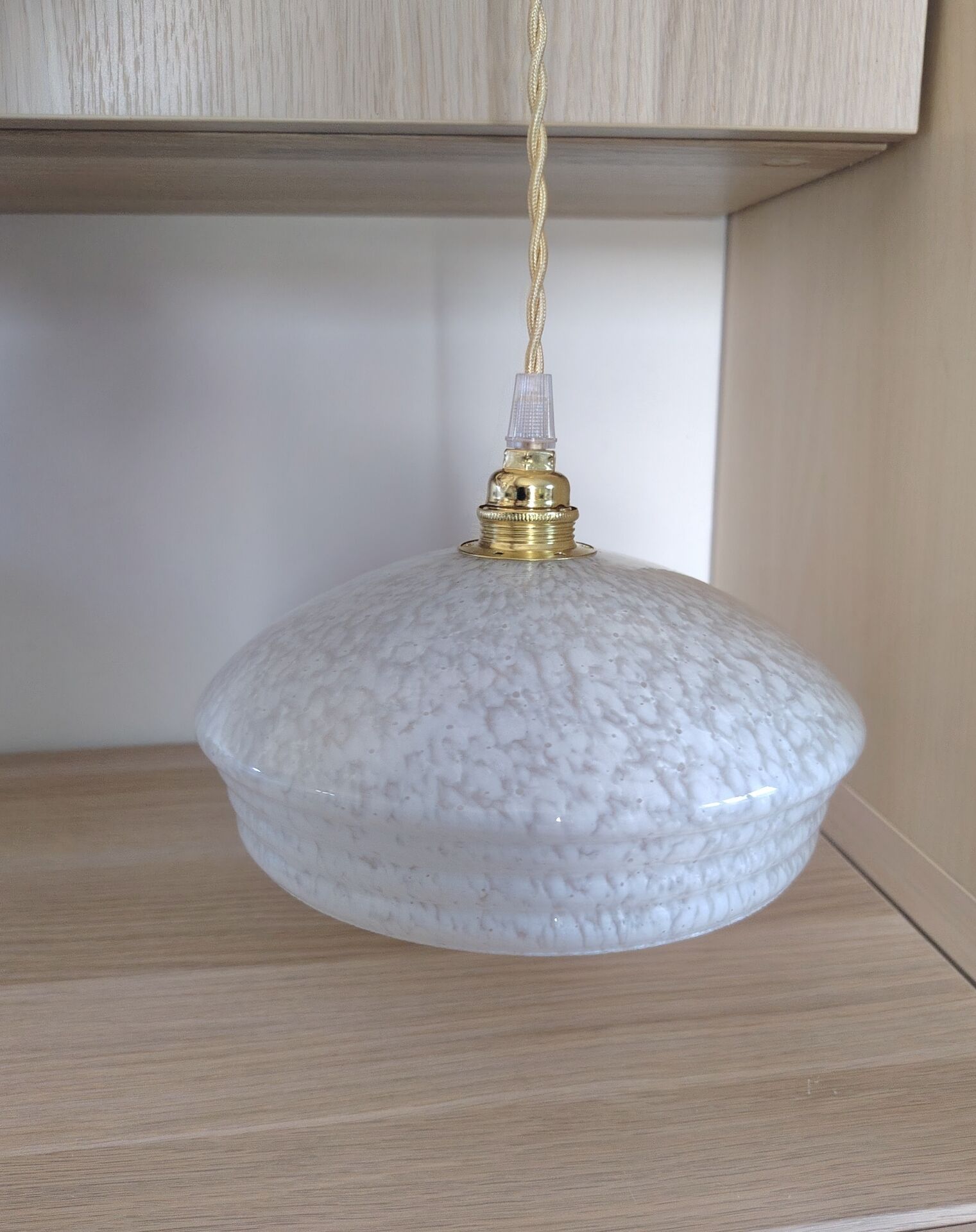 White Clichy glass suspension