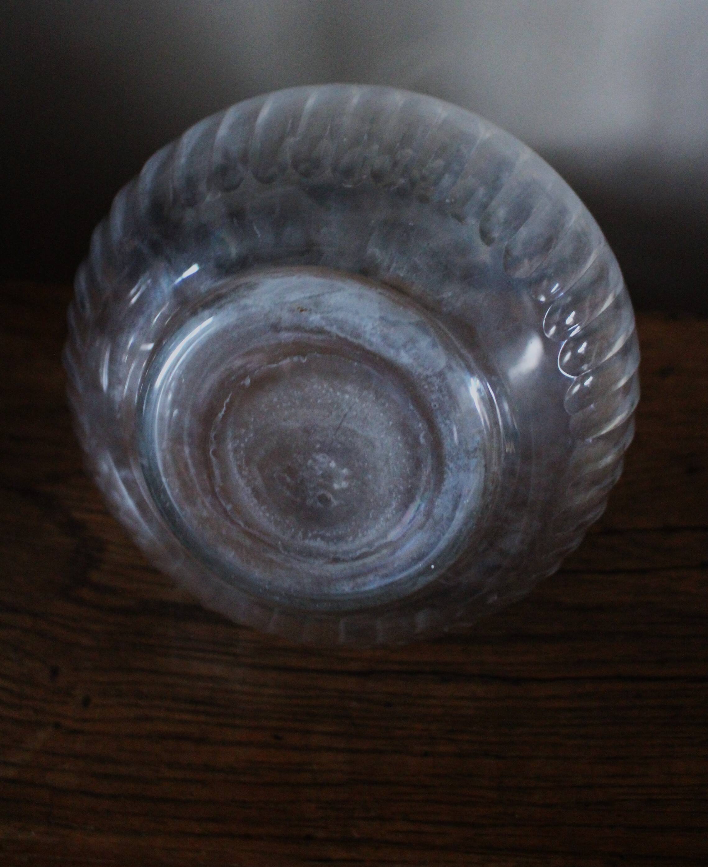 Glass carafe with round neck and fluted bellies