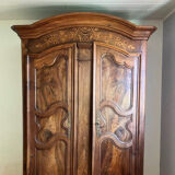 Castle wardrobe in solid walnut - Antique piece