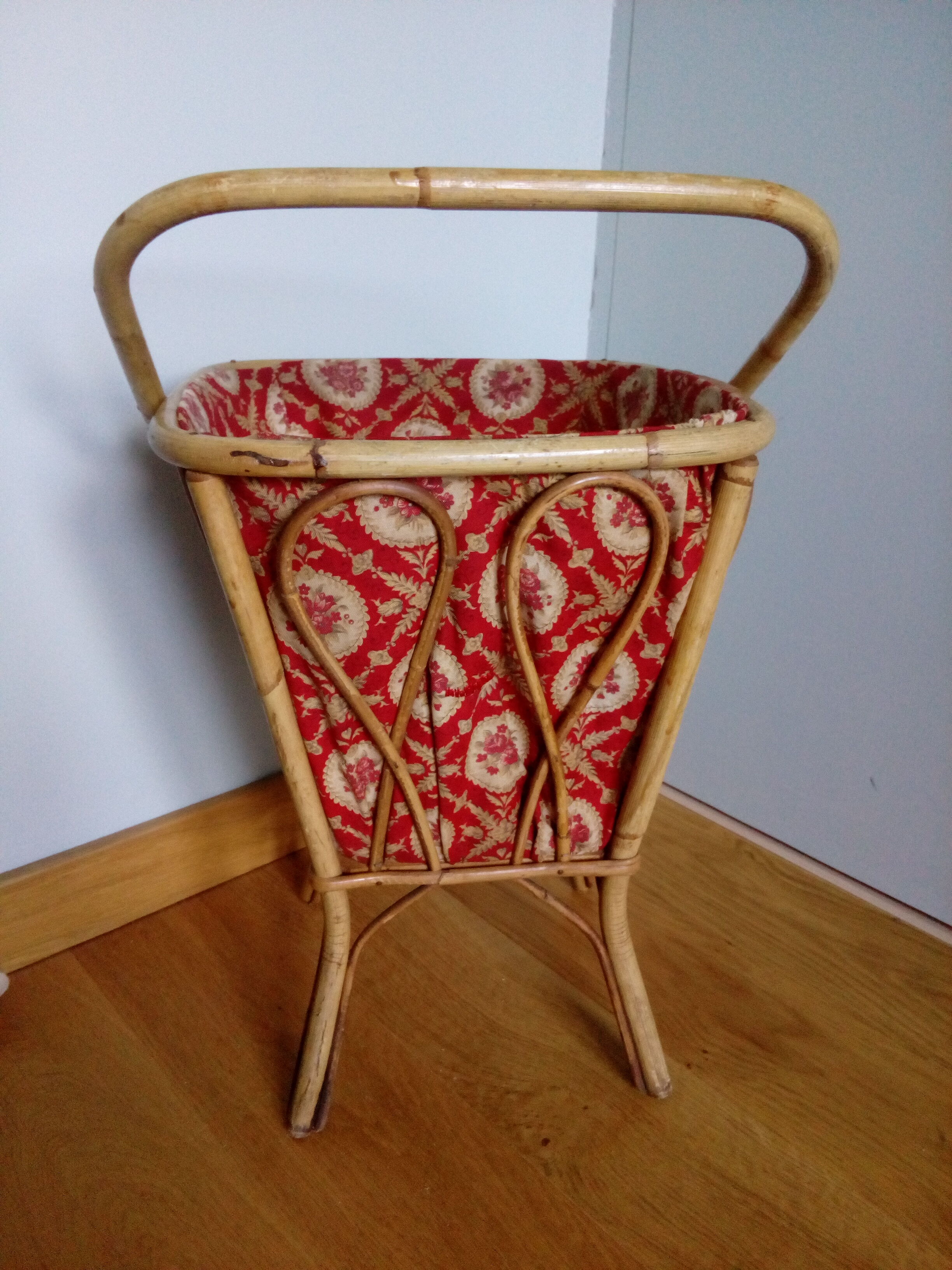 Square-shaped 1960s wicker knitting cart worker