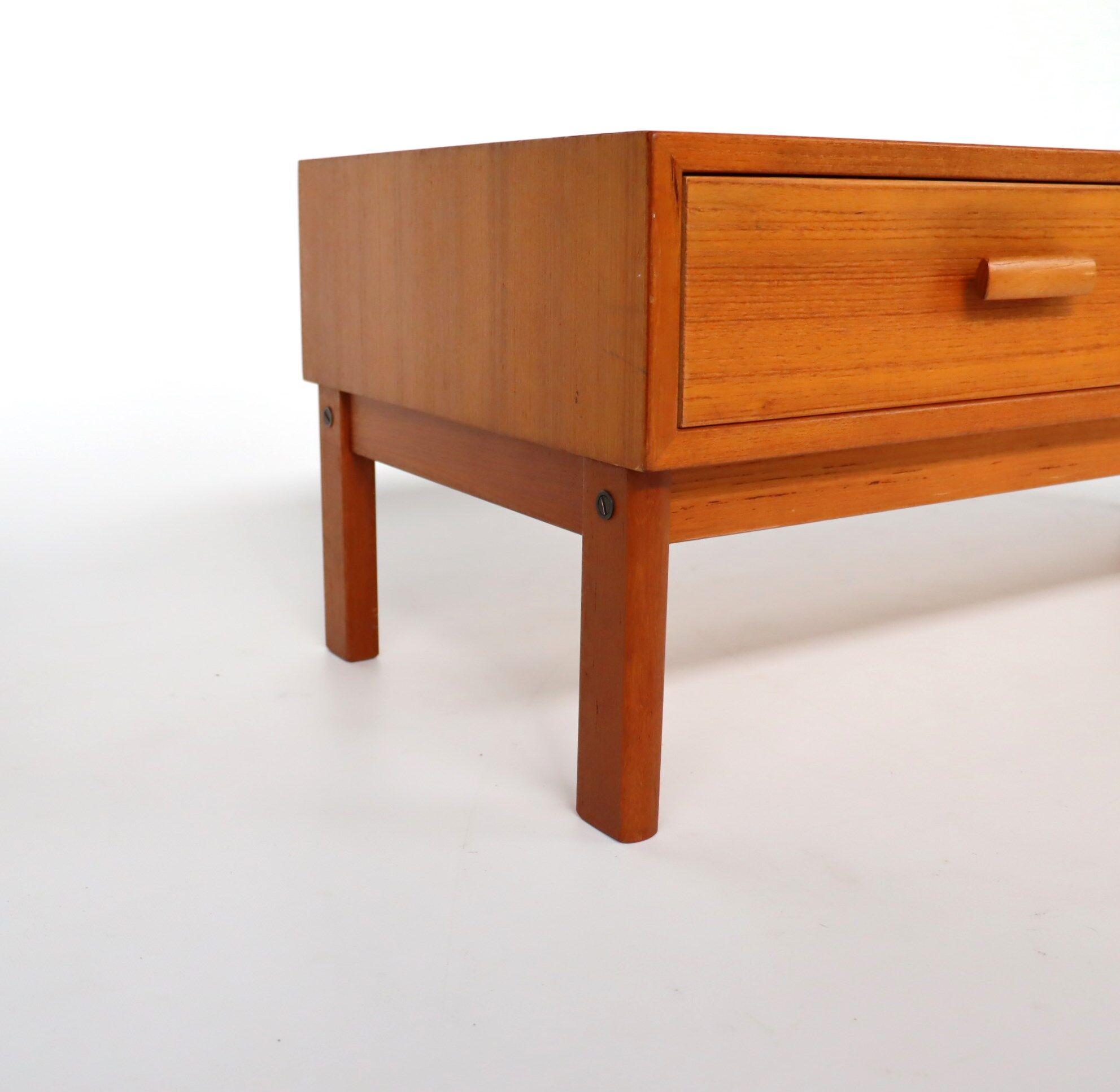 Commode basse scandinave