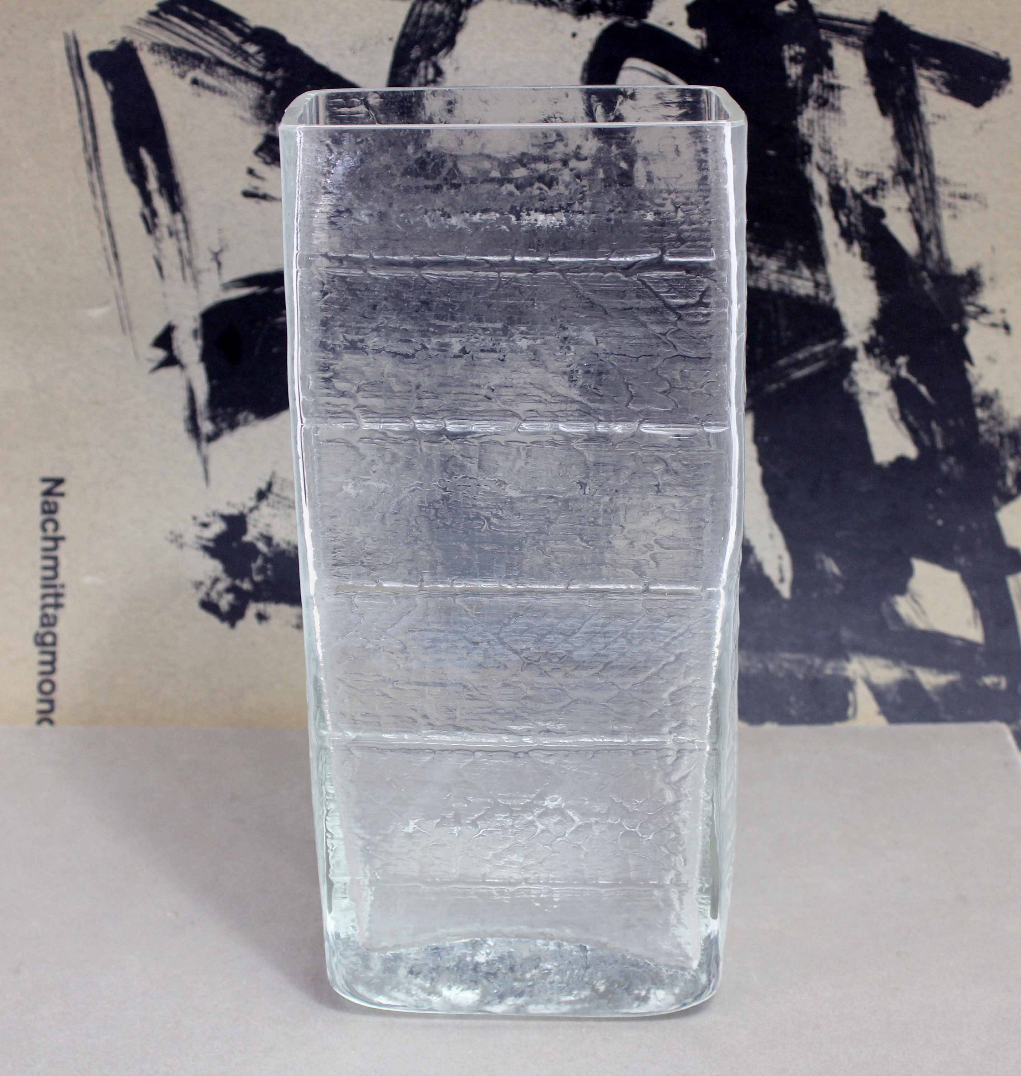 Large glass vase by Christer Sjögren for Lindshammar Glasbruk 1970