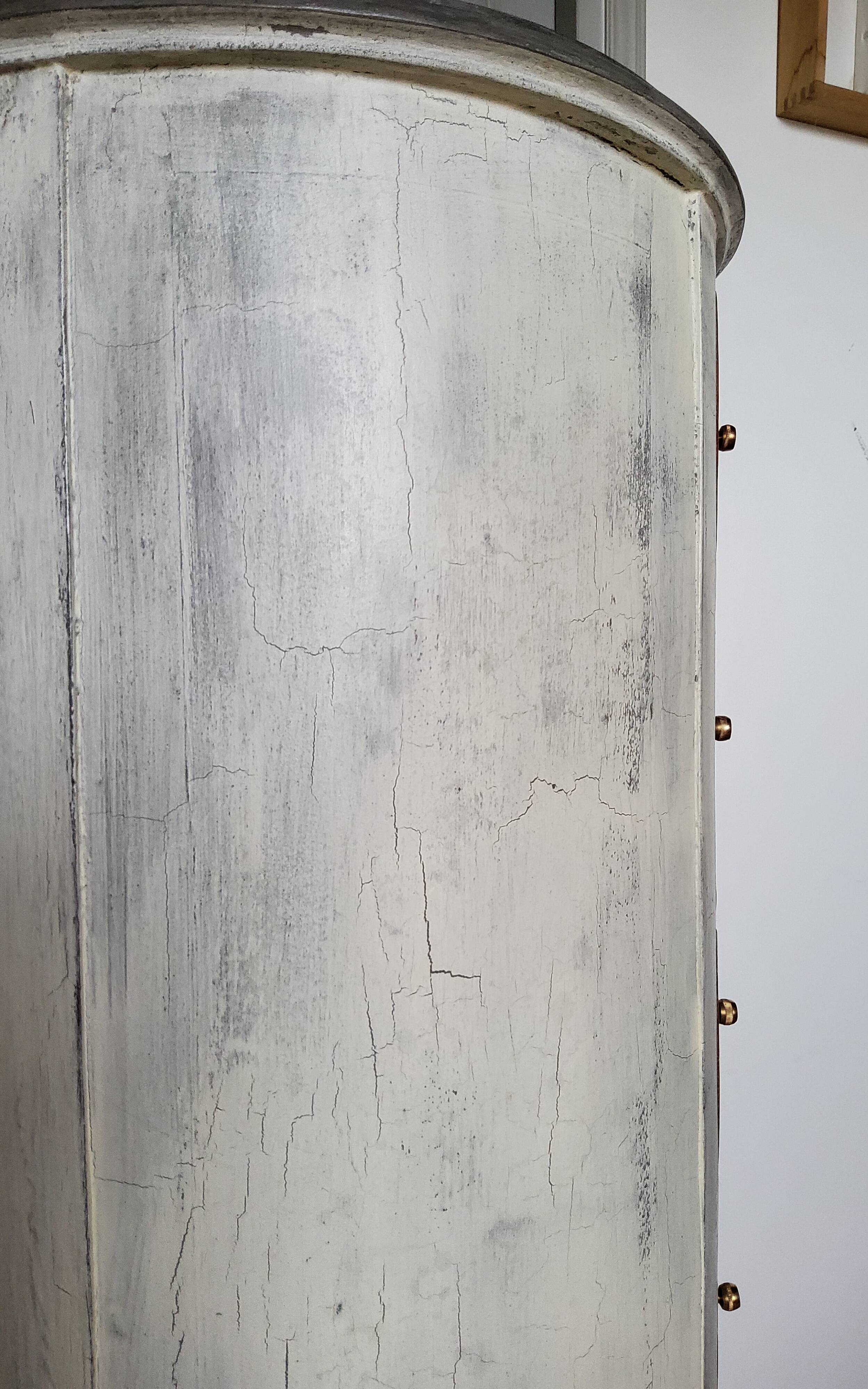 Weekly planner, cylindrical chest of drawers