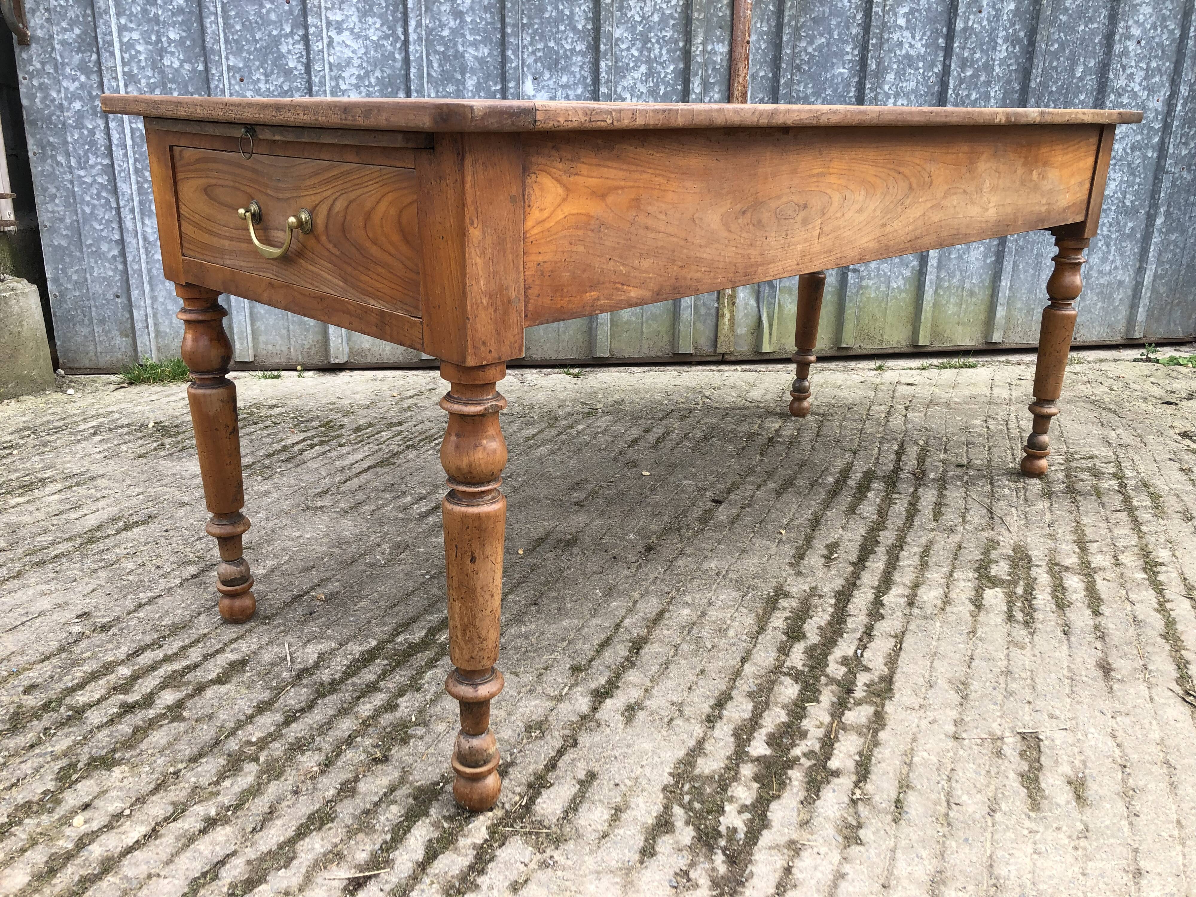 Antique cherry farmhouse table with 2 drawers and 1 pull-out