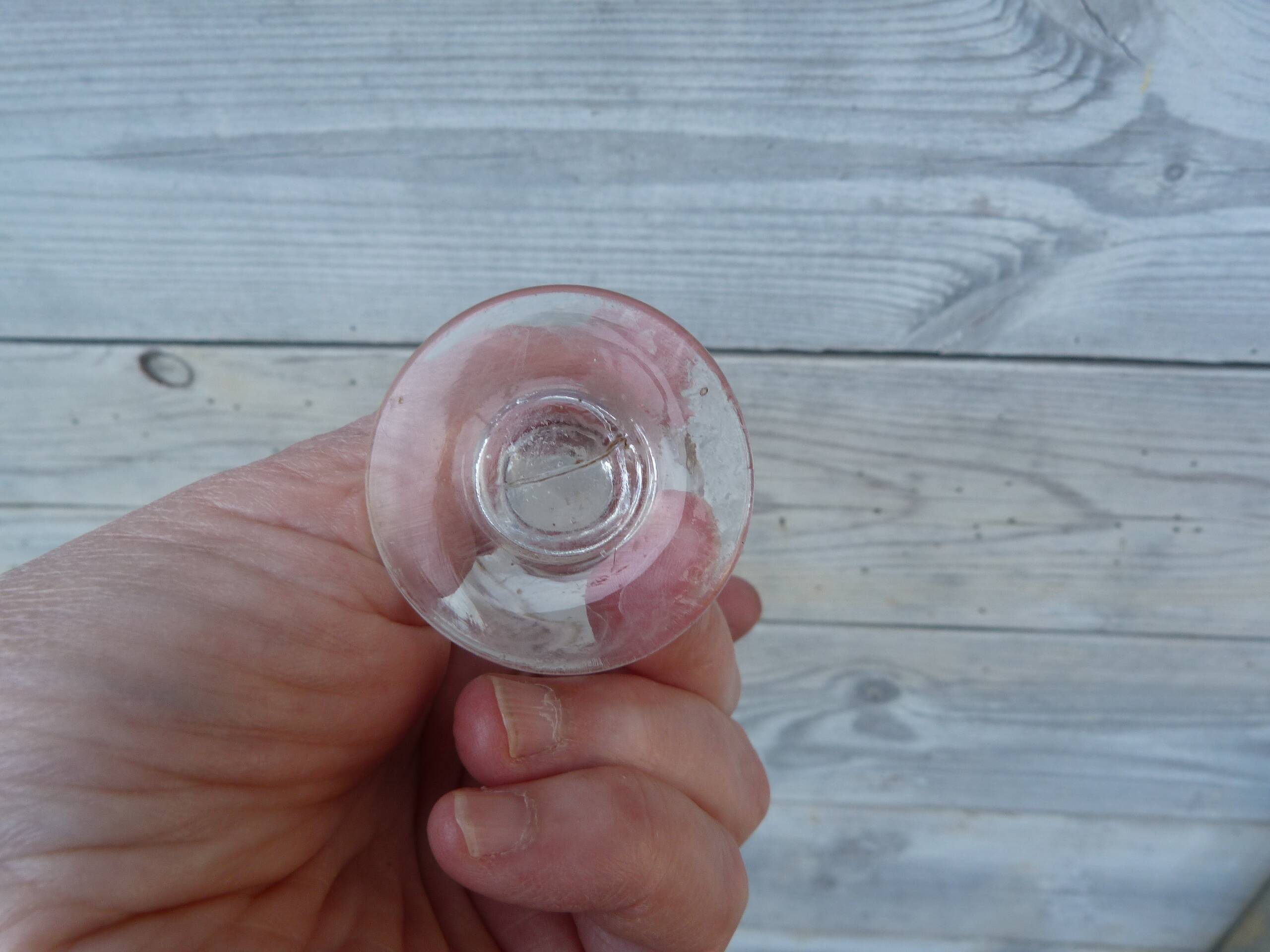 Set of 2 small glasses with old feet for digestive