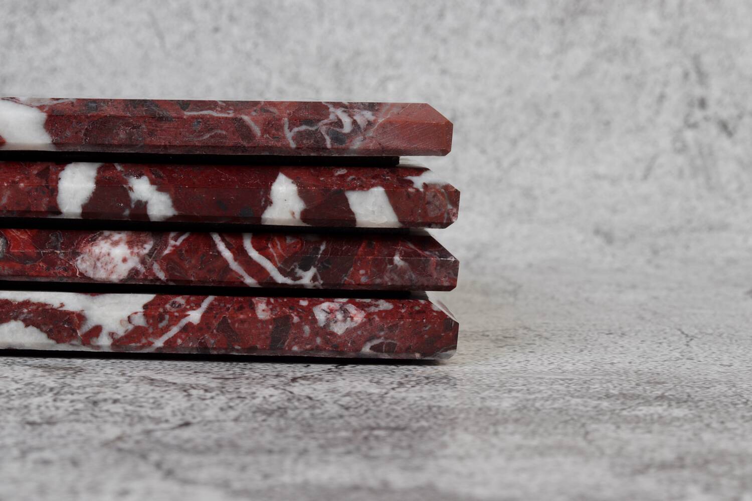 Madeji – Square coasters in natural pink marble – set of 4