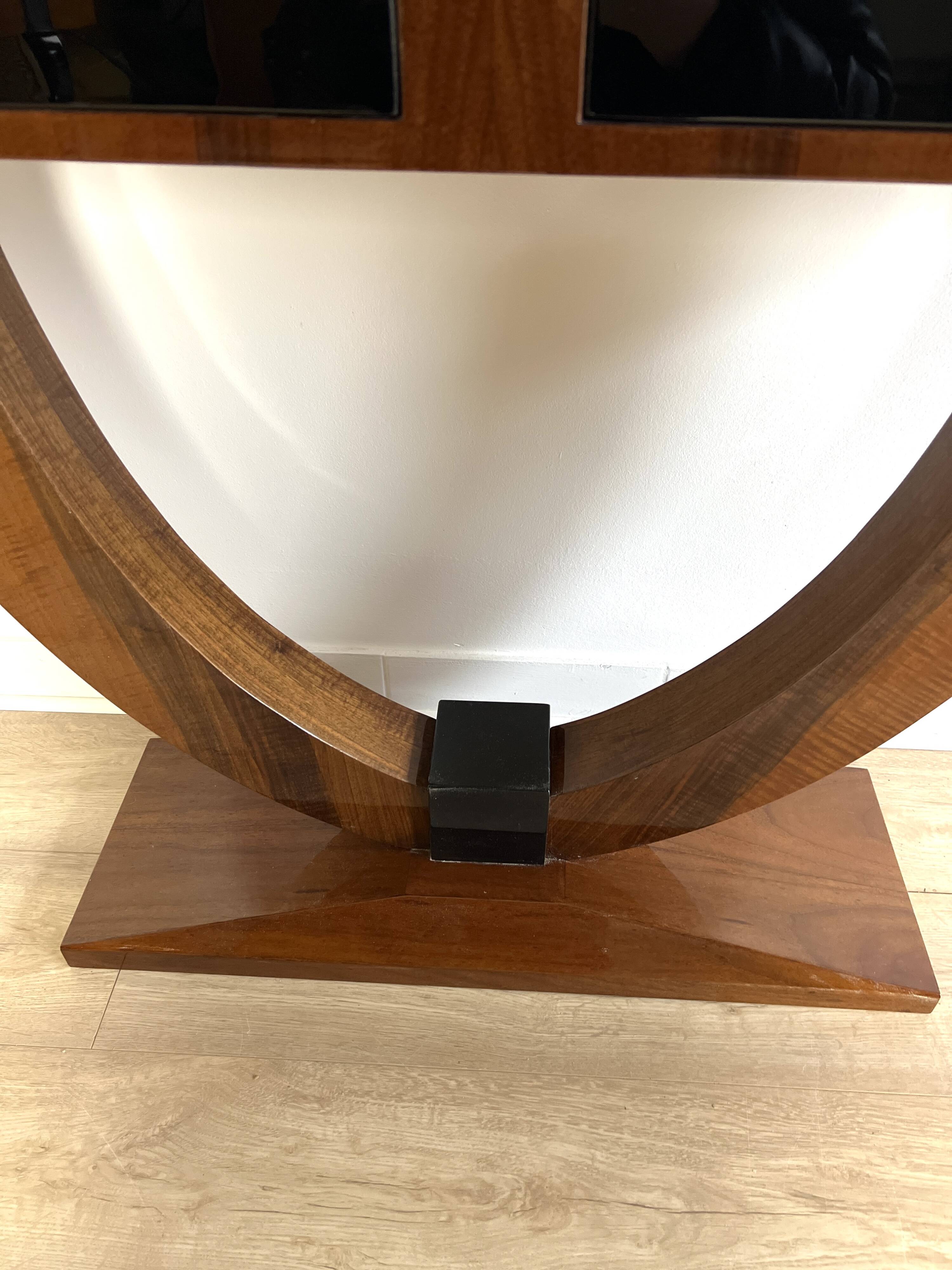 Console Art déco moderne avec façades noires