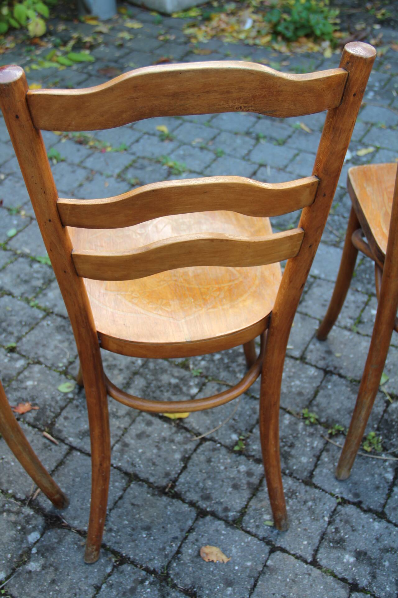 4 chaises bistro aux assises sérigraphiées