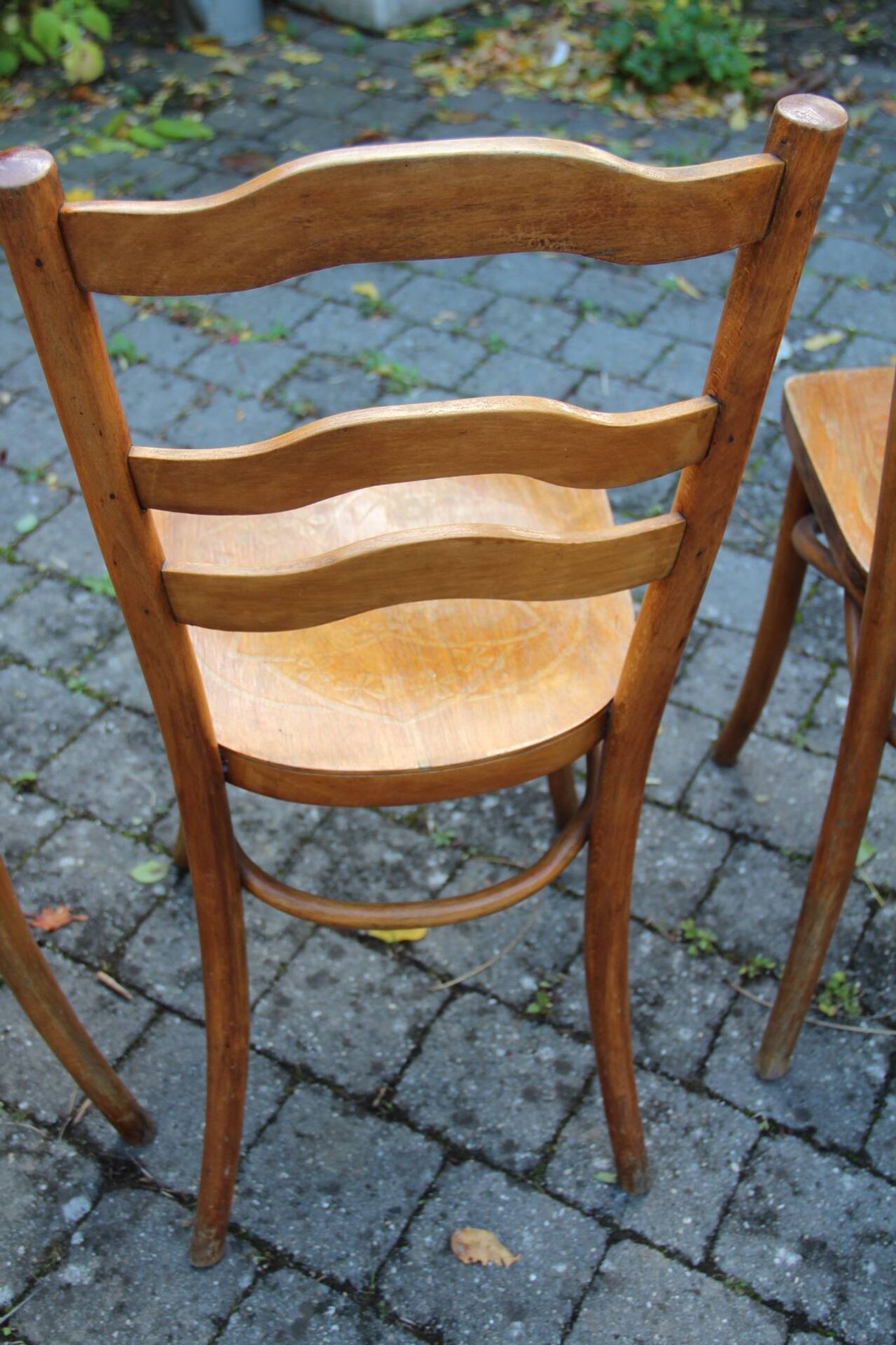 4 chaises bistro aux assises sérigraphiées