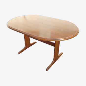 Oval bistro table