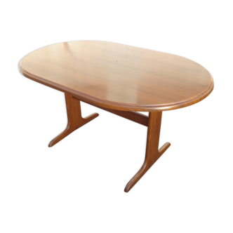 Oval bistro table