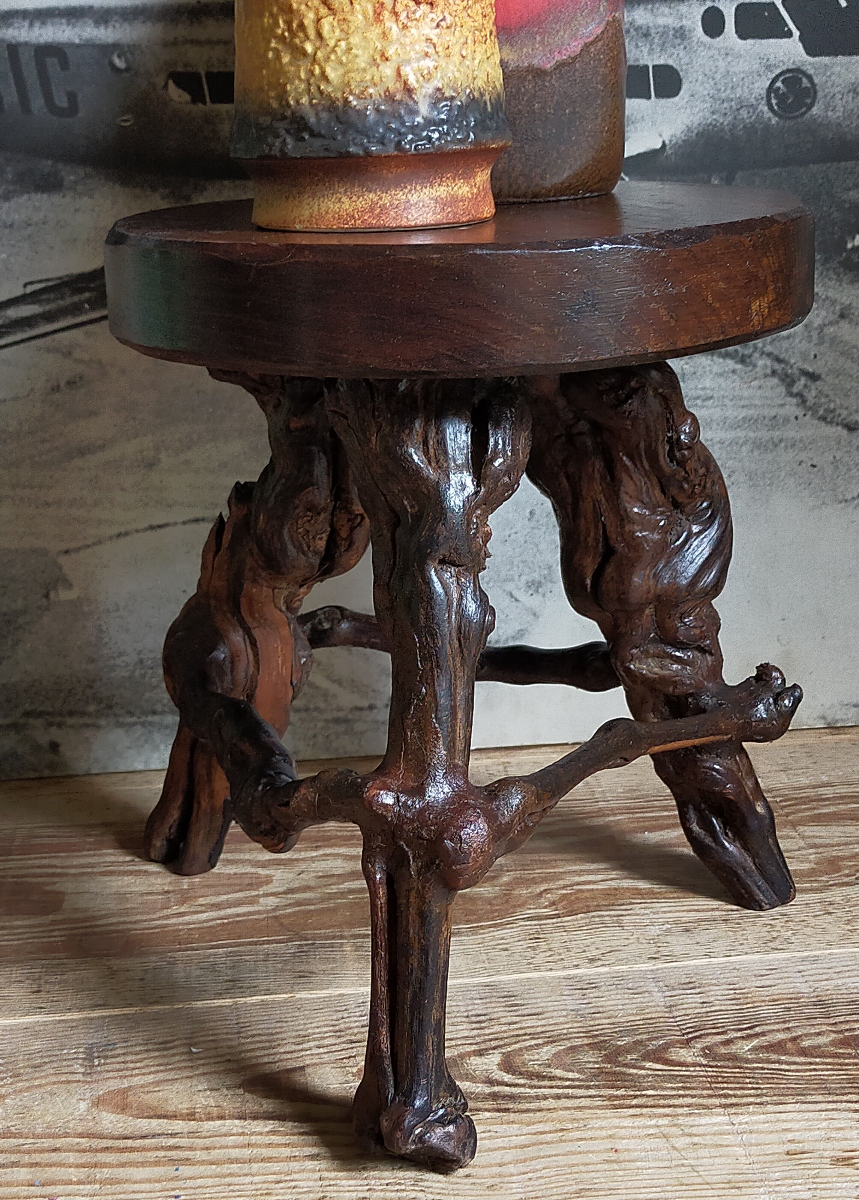Tripod stool Art-popular vines, solid wood top