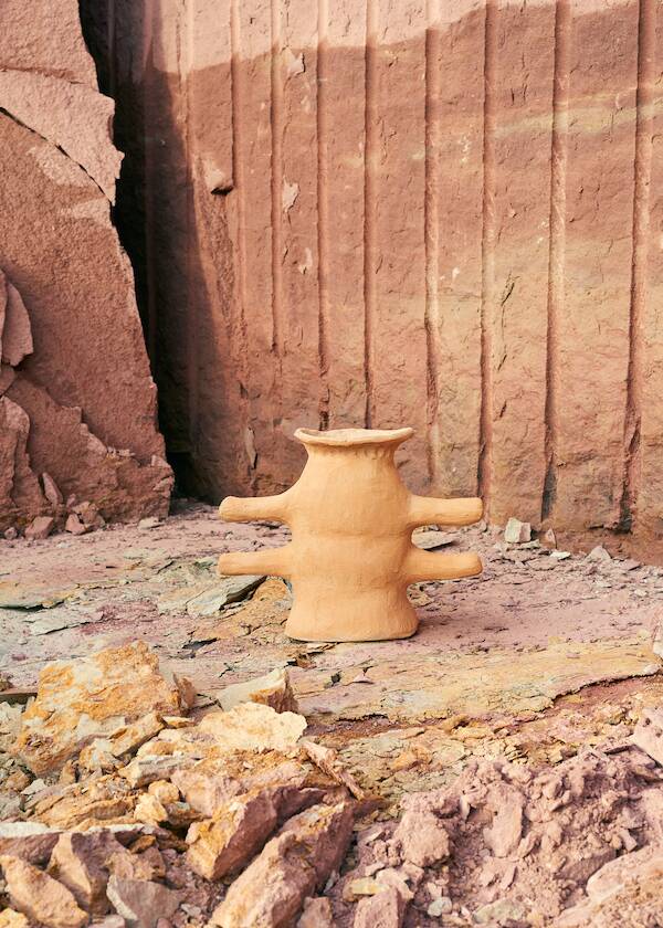 Instinct - stoneware vase - by léa munsch