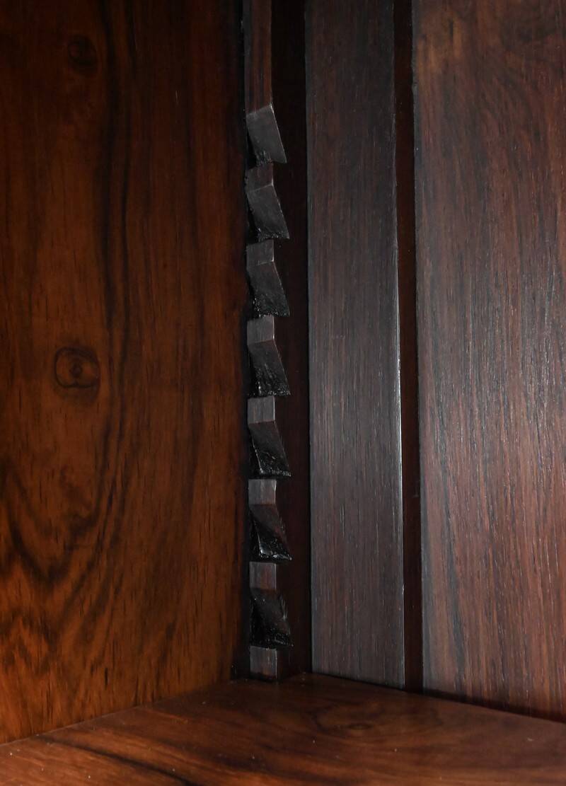 Small Rosewood Display Cabinet – Part 2 of the 19th Century