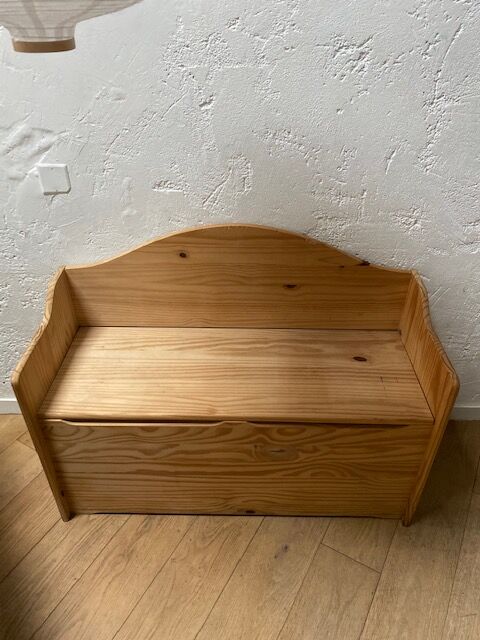 Natural wood bench chest