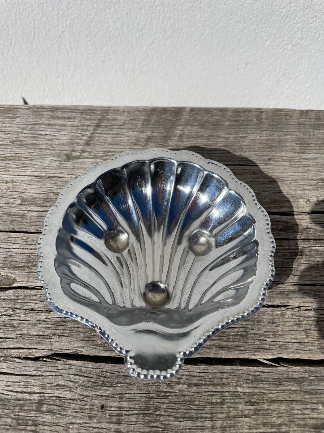 Silver-plated metal shell butter dish