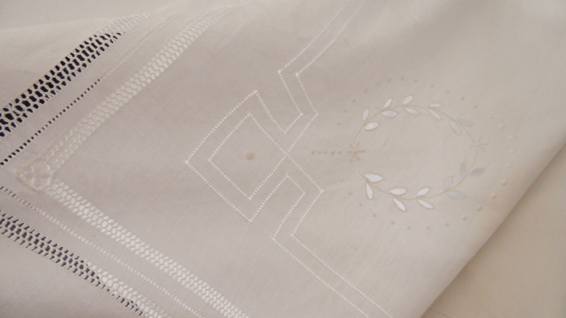 Former embroidered sheet monogram MP embroidery open day row sheets 320 x 200 cm