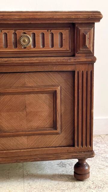 Table de chevet ancienne en bois et marbre