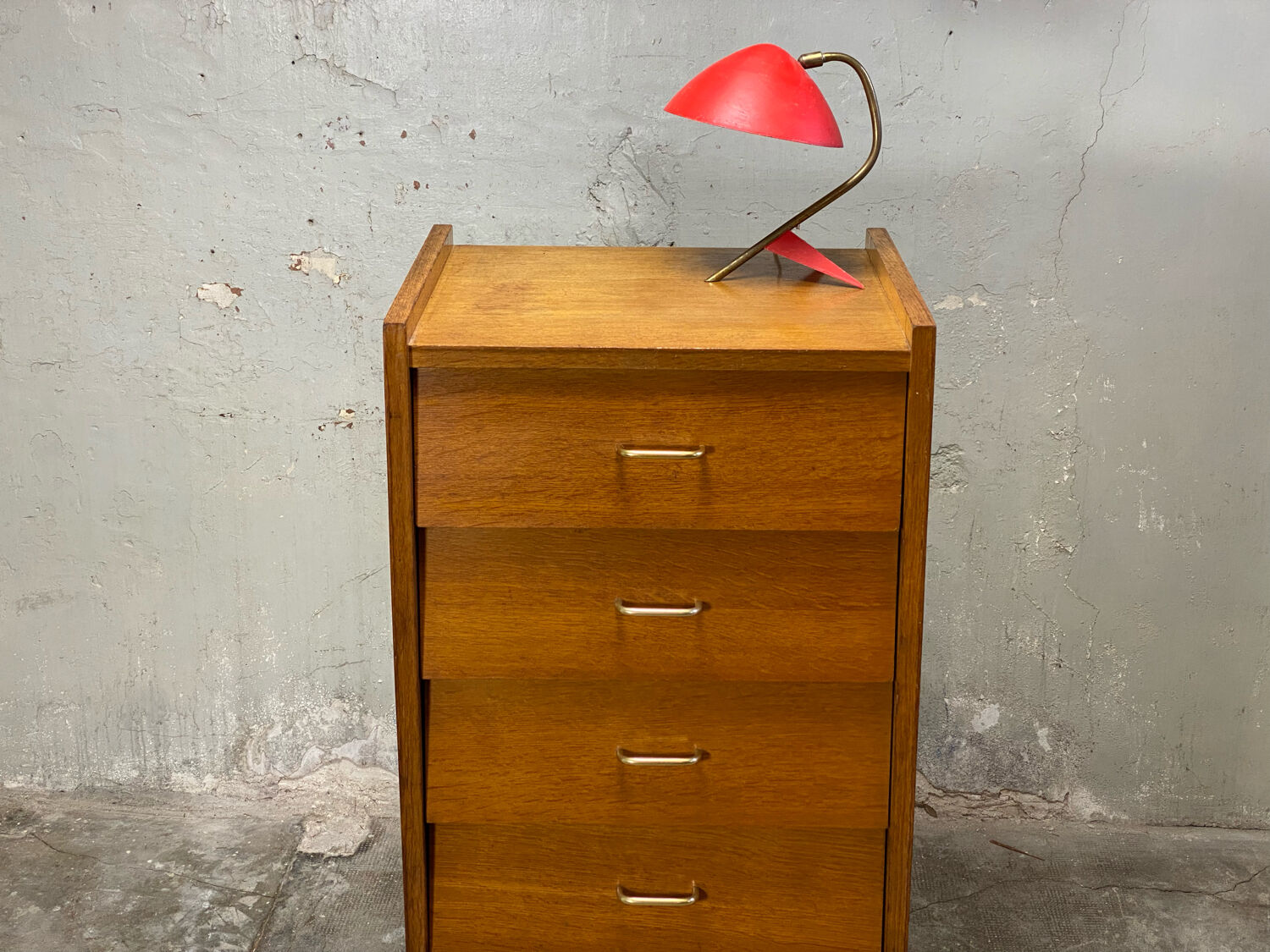 Oak chest of drawers