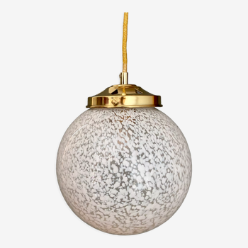 Suspension globe vintage en verre de Clichy blanc