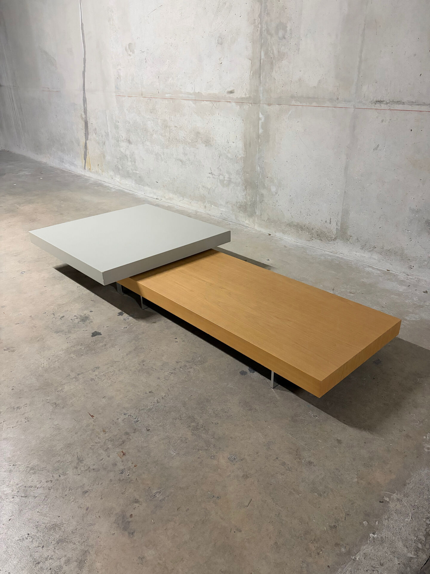 Jeu de 2 tables basses design Molteni&C, bois clair et laqué gris p