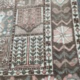 Handmade beige Bakhtiar rug with flowers 200x300.