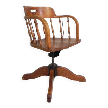 Oak office chair with a spring system and height adjustable, 1930s.