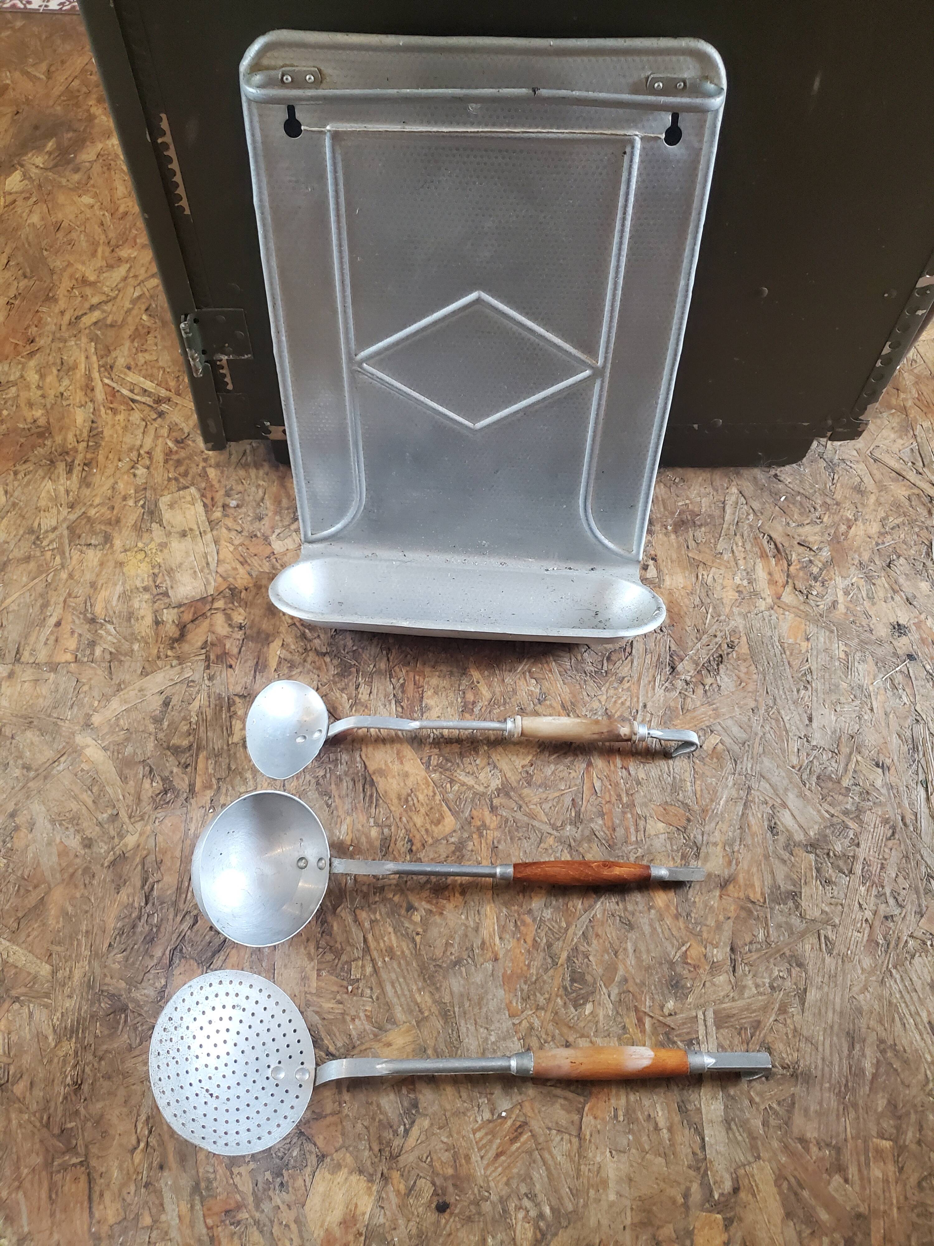 Utensil door in allu