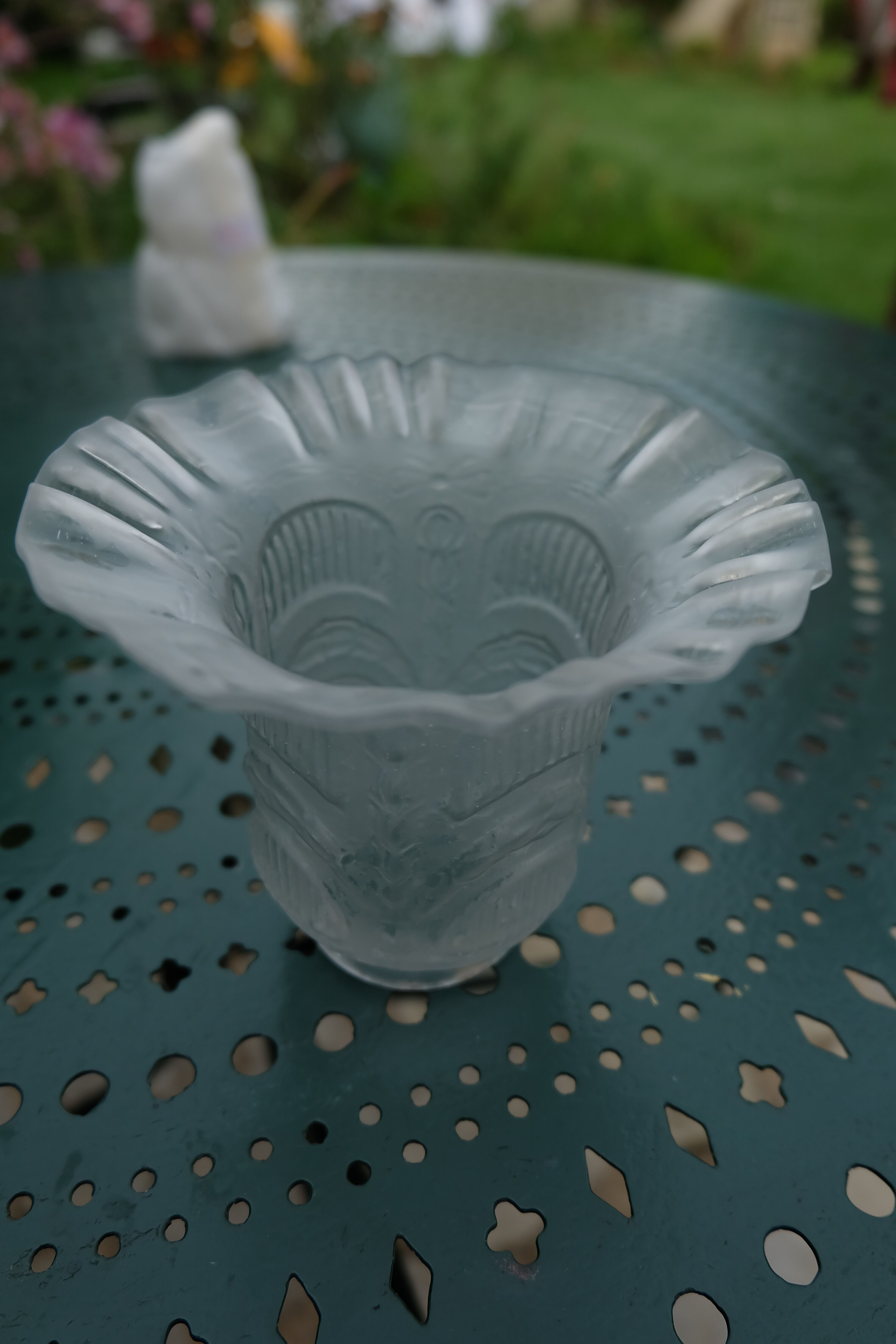 Tulip glass globe