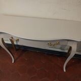 Classic curved style console