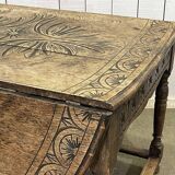 English oak drop-leaf table from the early 20th century